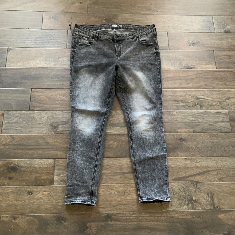 WMNS Old Navy Rockstar Low rise Jeans. Sz 16.